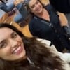 Montagem com duas fotos: na primeira, Rafa Kalimann está na sala VIP de um aeroporto e mostra Grace Gianoukas; na segunda, Nathalia Dill, Sabrina Petraglia e João Baldasserini estão abraçados