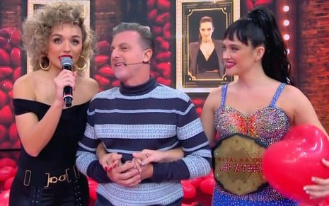 Rafa Kalimann, Luciano Huck e Juliana Paiva na Batalha do Lip Sync, no Domingão com Huck