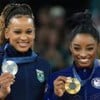 Foto de Rebeca Andrade e Simone Biles