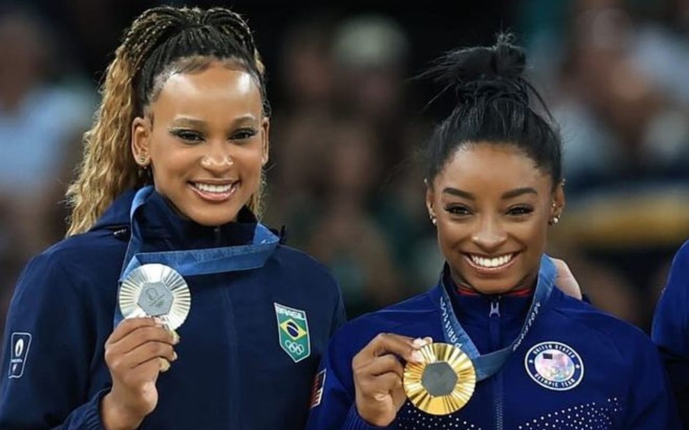 Foto de Rebeca Andrade e Simone Biles