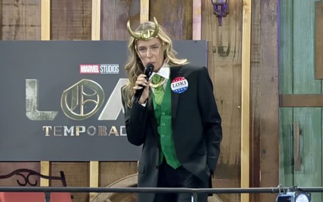 Adriane Galisteu fantasiada como o personagem Loki na Prova de Fogo de A Fazenda 15