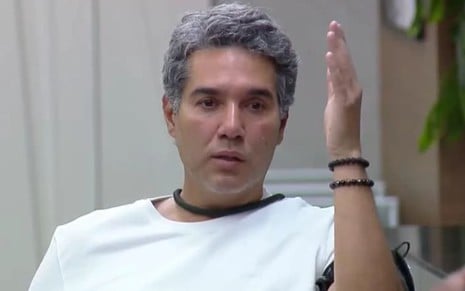 Fernando Sampaio chora durante votação ao vivo de A Grande Conquista
