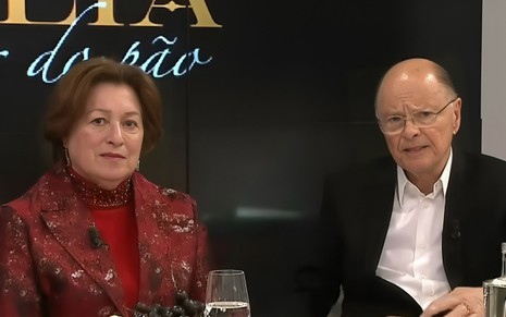 Edir Macedo ao lado da mulher, Ester Bezerra, no programa Bênção da Família, exibido pela Record