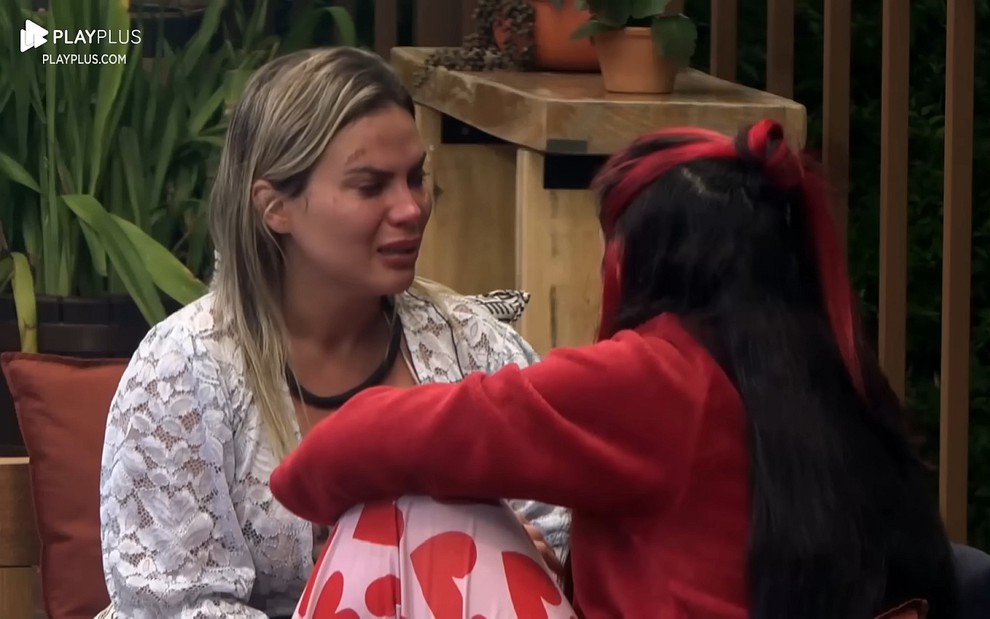 Kally Fonseca desabafa com Alicia X em A Fazenda 15