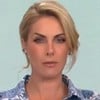 A aprsentadora Ana Hickmann no Hoje Em Dia da última quinta-feira; ela veste camisa estampada azul