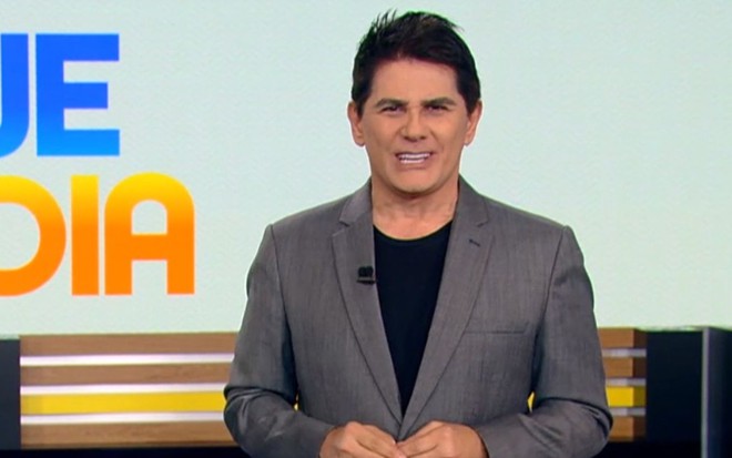 Cesar Filho faz careta no Hoje em Dia