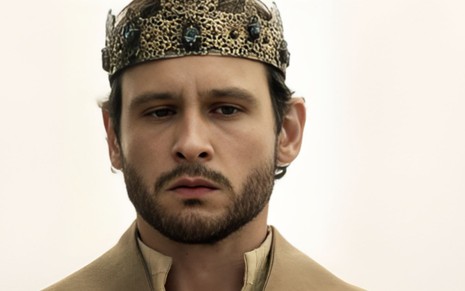 O ator Guilherme Dellorto como Salomão em cena de Reis