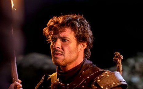 O ator Nando Rodrigues caracterizado como Rezom, rei de Arã-Damasco