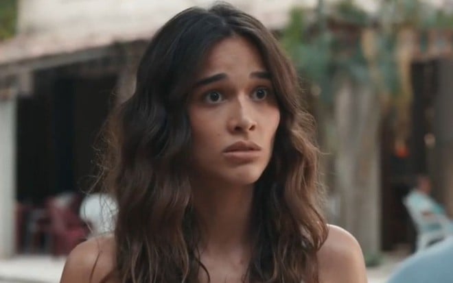 A atriz Theresa Fonseca com expressão triste em cena de Renascer