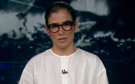 A âncora Renata Vasconcellos presta solidariedade a vítimas de tragédia no Jornal Nacional