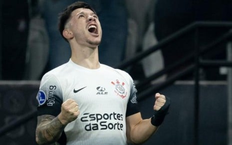 Rodrigo Garro faz gesto de comemoração e grita durante o jogo Corinthians x Red Bull Bragantino