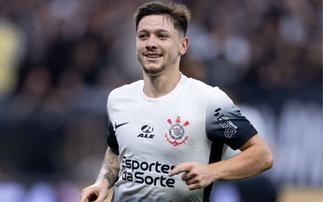 O meia Rodrigo Garro comemora gol do Corinthians