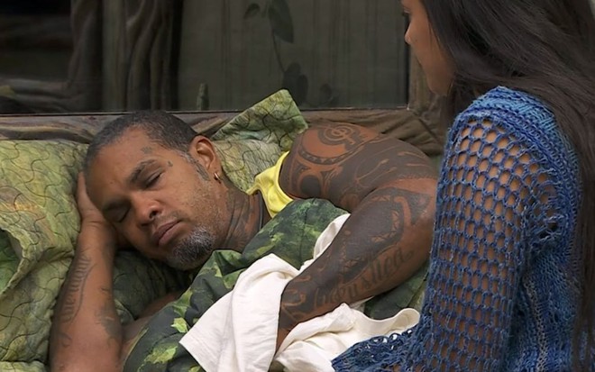 Rodriguinho sendo consolado por Fernanda no BBB 24