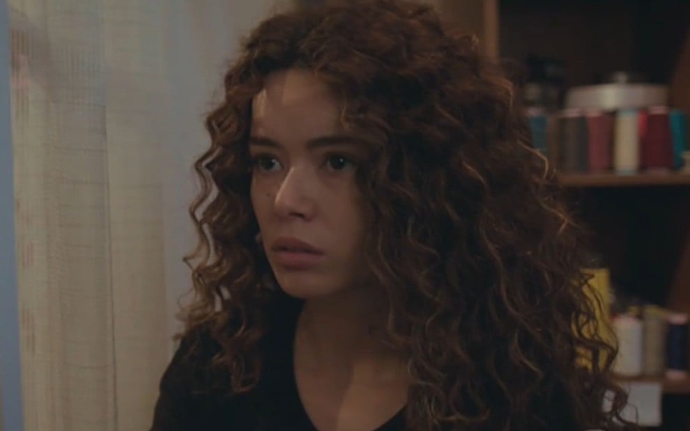 Sirin (Seray Kaya) em cena da novela Força de Mulher