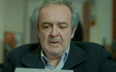 Enver (Şerif Erol) em cena da novela Força de Mulher