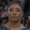 Simone Biles com expressão de decepção