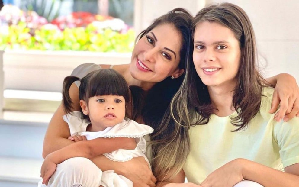 Maíra Cardi com os filhos Lucas e Sophia
