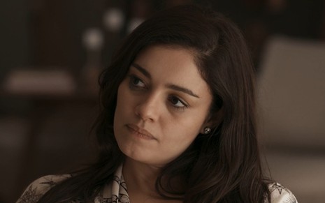 Sophie Charlotte com expressão séria em cena como Eliana da novela Renascer
