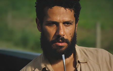 O ator Amaury Lorenzo como Ramiro em cena de Terra e Paixão