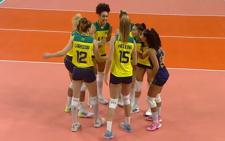 Foto de seis jogadoras de vôlei da Seleção Brasileira