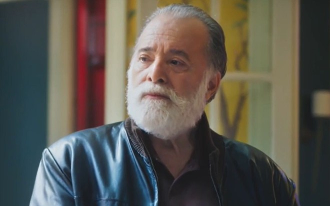 Tony Ramos com expressão séria em cena como Antônio La Selva na novela Terra e Paixão