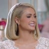 Paris Hilton quebra ovo na cozinha de sua casa enquanto é observada por Carter reum