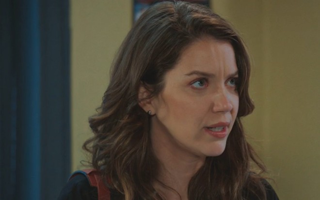 Nathalia Dill em cena da novela Família É Tudo