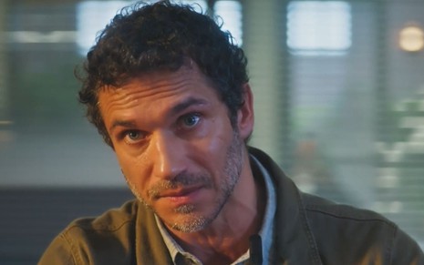O ator Paulo Rocha em cena de Terra e Paixão, da Globo