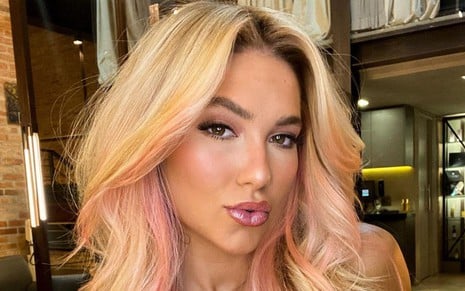 Virginia Fonseca faz carão e está com cabelos soltos em foto do Instagram