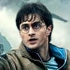 Daniel Radcliffe dispara feitiço de sua varinha em cena de Harry Potter