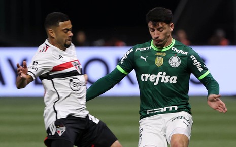 Wellington Rato e Piquerez disputam bola em jogo entre São Paulo e Palmeiras disputado no Allianz Parque