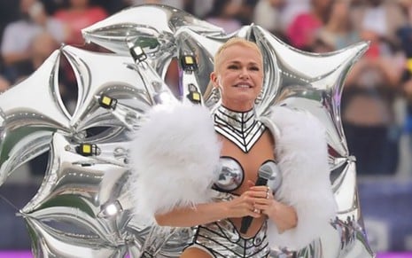 Xuxa Meneghel em show no intervalo do futebol beneficente do Criança Esperança, na Globo