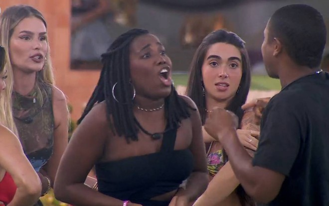 Foto de Davi brigando com Leidy e Yasmin no BBB 24