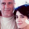 Os atores Antonio Fagundes e Christiane Torloni olhando para a câmera, caracterizados como seus personagens em A Viagem (1994)