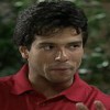 O ator Mauricio Mattar com expressão séria em cena de A Viagem (1994)