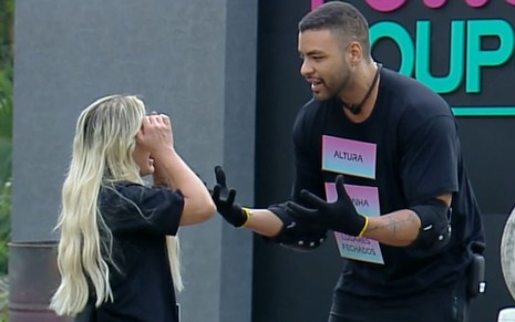 Foto mostra o casal O casal Ana Paula e Antony durante Prova dos Homens no Power Couple