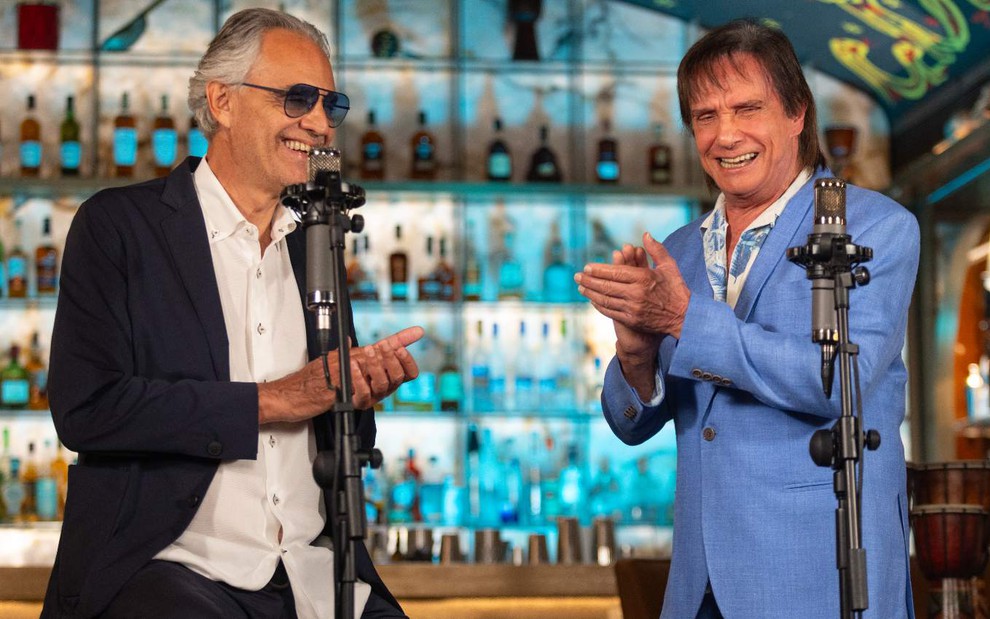 O tenor italiano Andrea Bocelli e Roberto Carlos em gravação do especial do final de ano da Globo