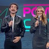 Os apresentadores Felipe Andreolli e Rafa Brites à frente do Power Couple