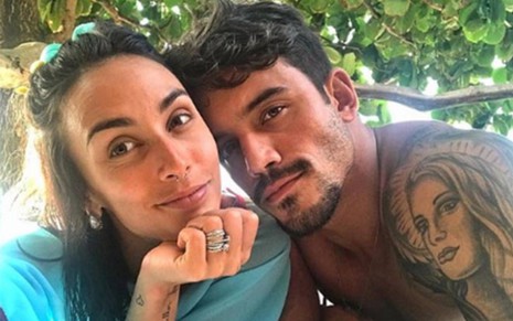 Clara Maia e André Coelho lado a lado em foto publicada no Instagram