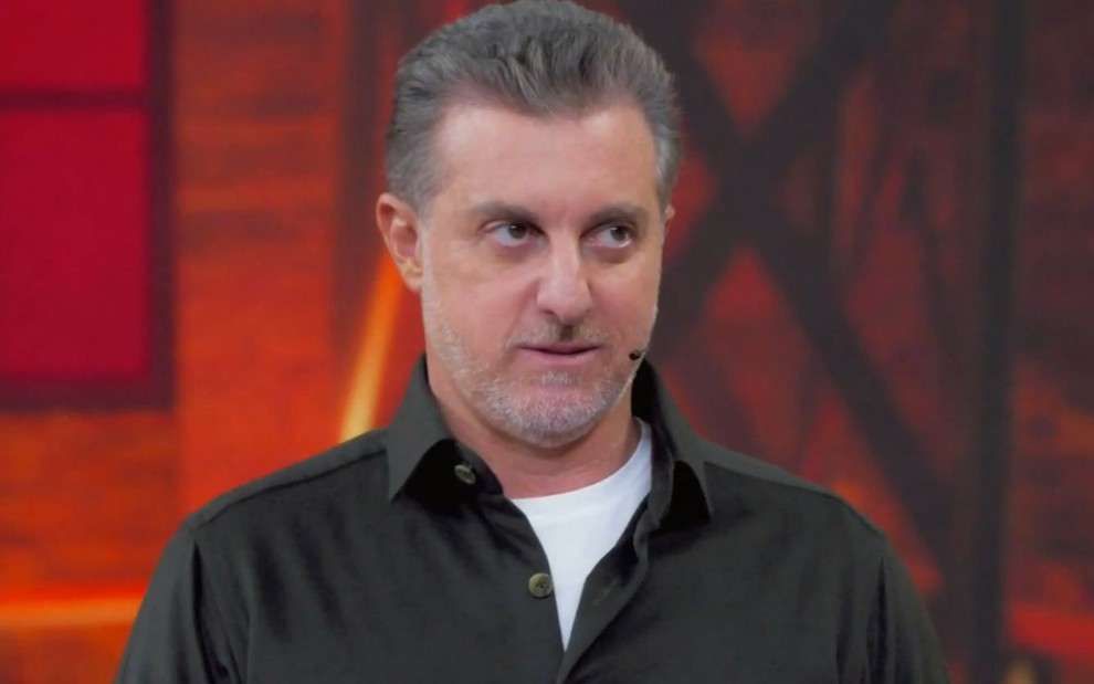 Foto de Luciano Huck durante o Domingão