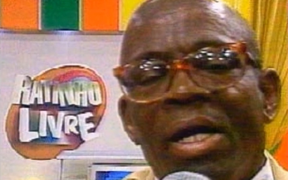 Azulão no palco do programa Ratinho Livre, na Record