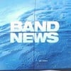 Estúdio da BandNews vazio, com telão aceso