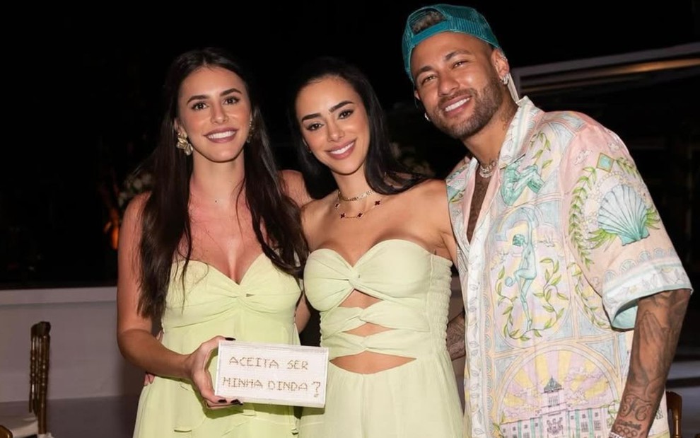 Foto mostra Bianca Biancardi ao lado de Bruna e Neymar Jr.