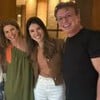 Boni, Patricia Abravanel, Daniela Beyruti, Rebeca Abravanel e Boninho  em um jantar