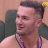 Foto mostra Vitória durante conversa com Diego no BBB 25