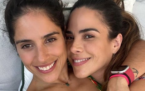 Foto mostra Camilla Camargo ao lado de Wanessa Camargo