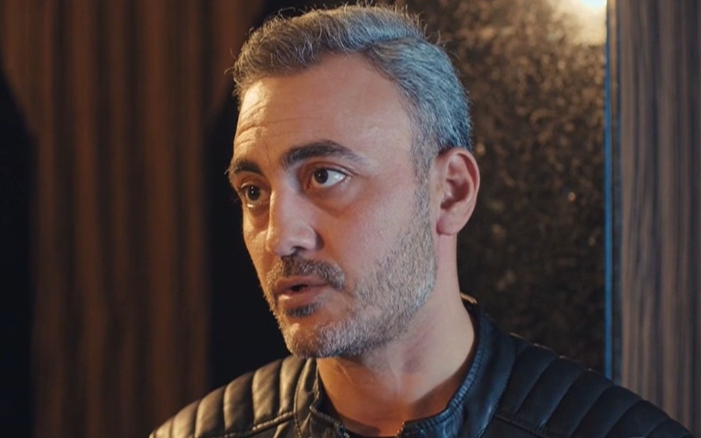 Munir (Caner Çandarlı) em cena da novela Força de Mulher