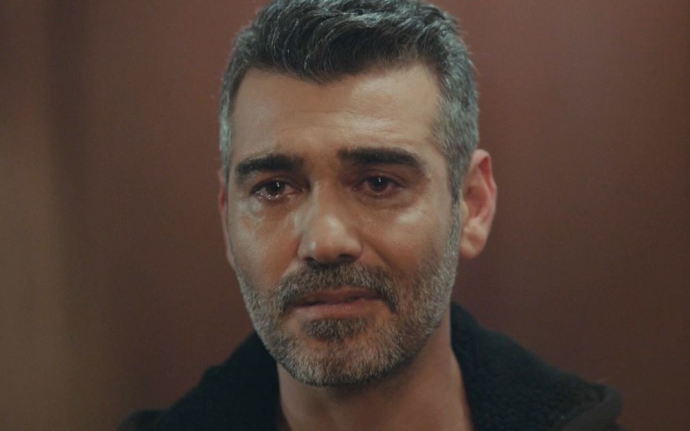 Sarp (Caner Cindoruk) em cena da novela Força de Mulher