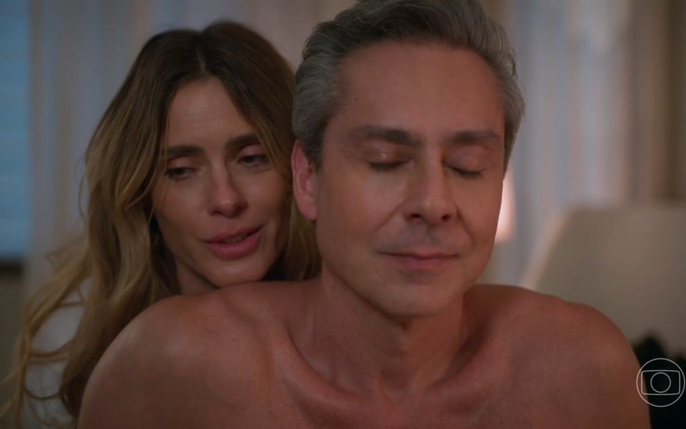 Carolina Dieckmann e Alexandre Nero em Vale Tudo