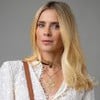 A atriz Carolina Dieckmmann caracterizada como Leila em Vale Tudo, séria